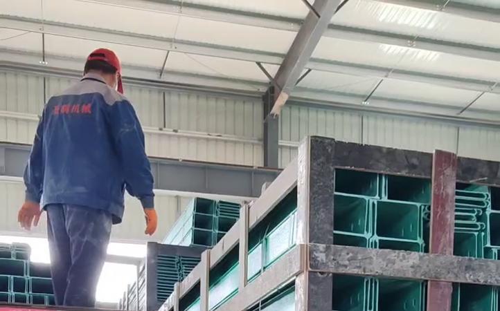 大跨距梯級式電纜橋架一米多少錢？